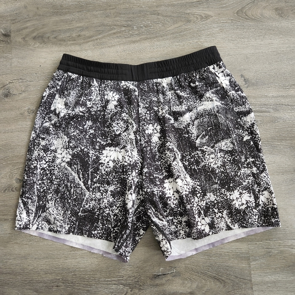 Lululemon Channel Cross Short 7"